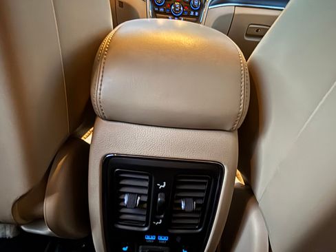 Used 2015 Jeep Grand Cherokee Limited image 19