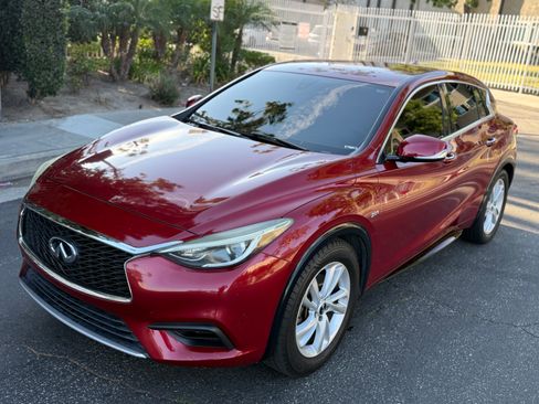 Used 2018 INFINITI QX30 image 2