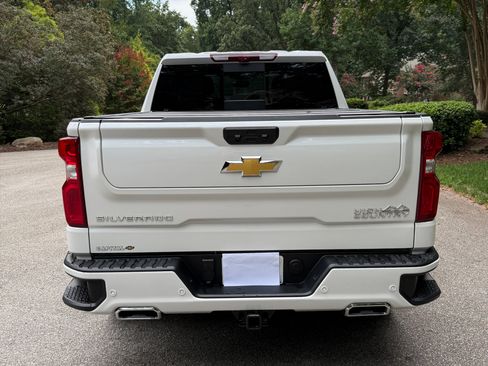 Used 2025 Chevrolet Silverado 1500 High Country w/ High Country Premium Package AWD/4WD image 26