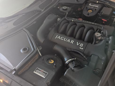 Used 2000 Jaguar XK8 Coupe image 9