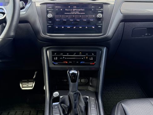 Used 2022 Volkswagen Tiguan SE R-Line image 10