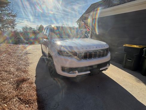 Used 2022 Jeep Wagoneer Series I image 7