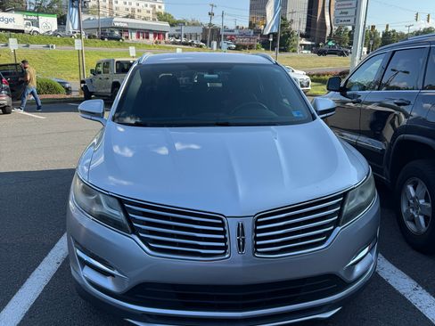 Used 2017 Lincoln MKC Select w/ Select Plus Package FWD image 2
