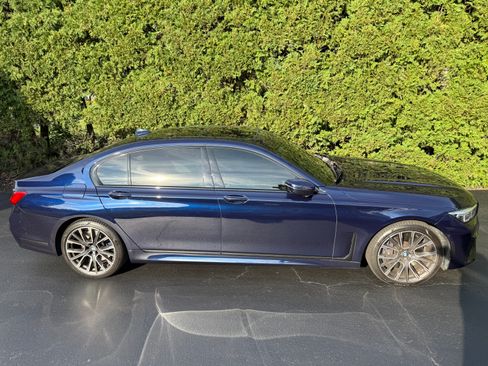 Used 2022 BMW 750i xDrive w/ Luxury Rear Seating Package AWD/4WD image 6
