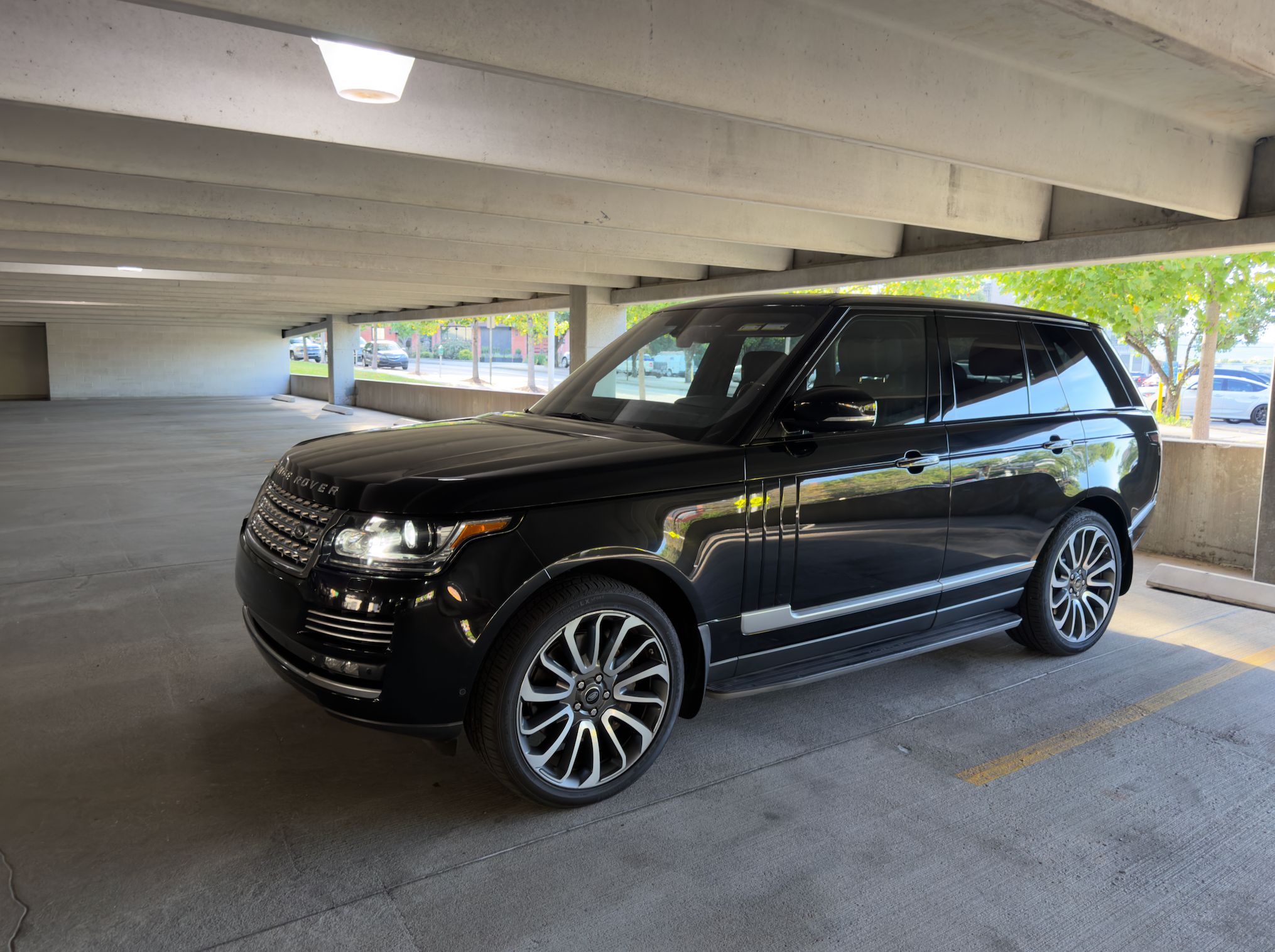 Used 2014 Land Rover Range Rover Autobiography AWD/4WD image 4