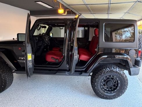 Used 2018 Jeep Wrangler Unlimited Sahara image 9