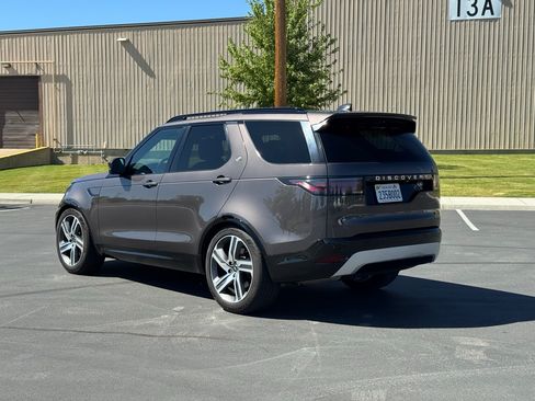 Used 2023 Land Rover Discovery Metropolitan Edition AWD/4WD image 4