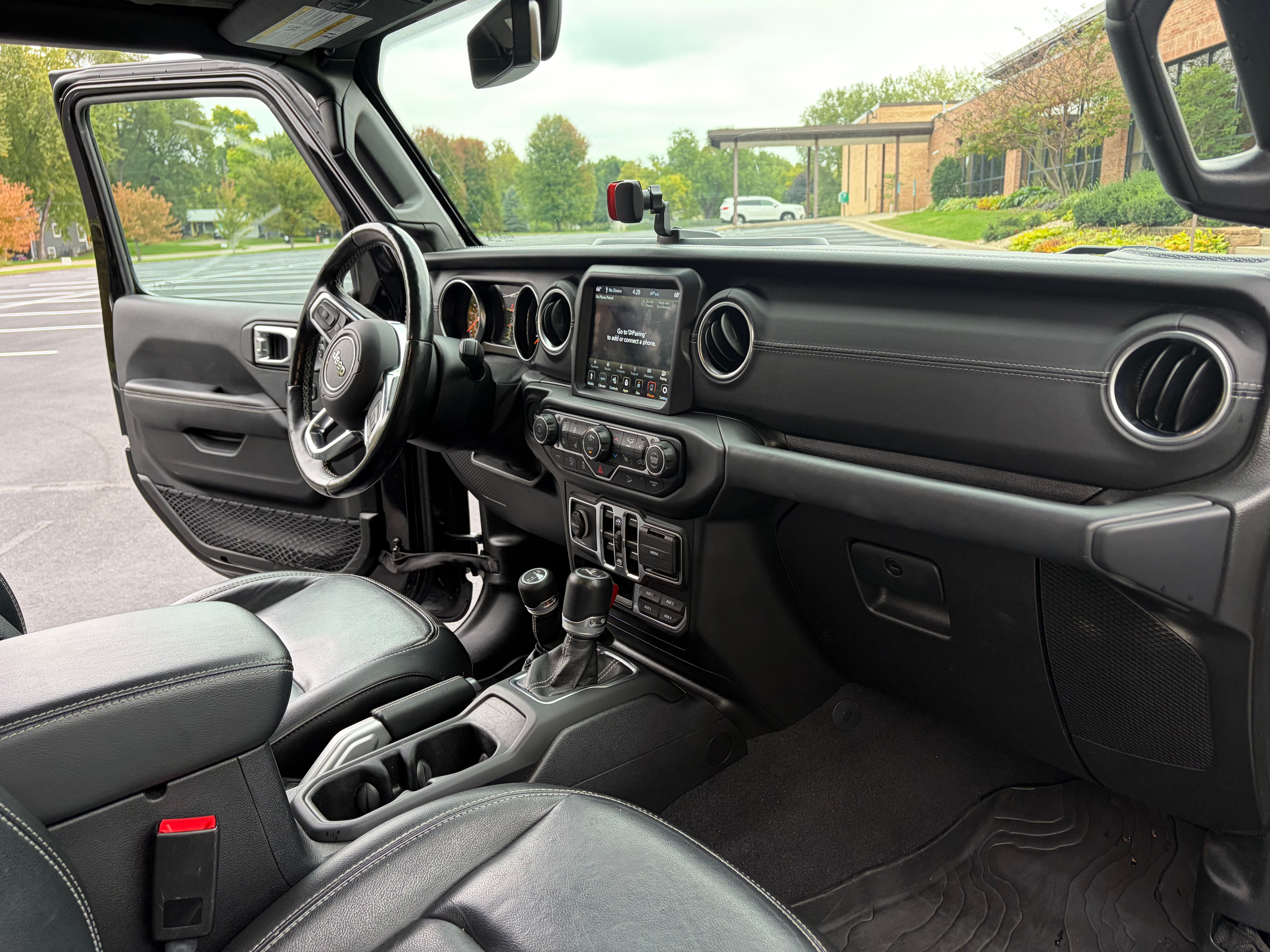 Used 2020 Jeep Wrangler Unlimited Sahara AWD/4WD image 13
