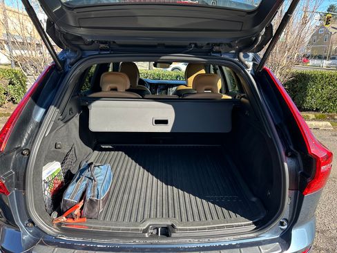 Used 2021 Volvo XC60 T5 Inscription w/ Protection Package Premier image 6