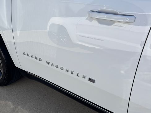 Used 2023 Jeep Grand Wagoneer 4WD w/ Rear Seat Video Group 1 image 5