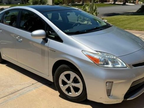 Used 2012 Toyota Prius Three w/ Solar Roof Pkg FWD image 2