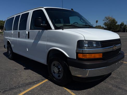 Used 2017 Chevrolet Express 2500 LT w/ LT Preferred Equipment Group RWD image 6