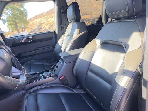 Used 2025 Ford Bronco Outer Banks AWD/4WD image 8