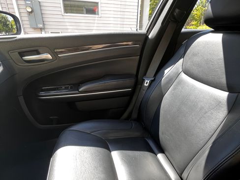 Used 2015 Chrysler 300 Limited RWD image 21