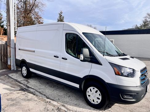Used 2022 Ford E-Transit Medium Roof image 1