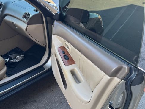 Used 1999 Lexus ES 330 image 6