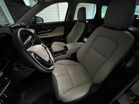 Used 2025 Lincoln Corsair AWD w/ Equipment Group 101A image 5