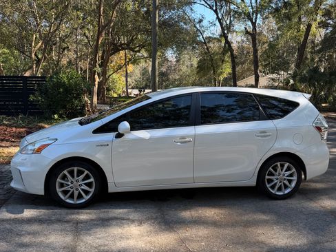 Used 2014 Toyota Prius V Five image 15