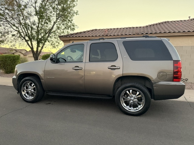 Used 2011 Chevrolet Tahoe LT w/ Luxury Package AWD/4WD image 6