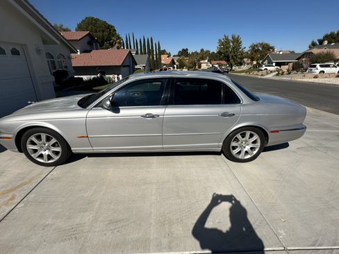 Used 2005 Jaguar XJ8 image 20