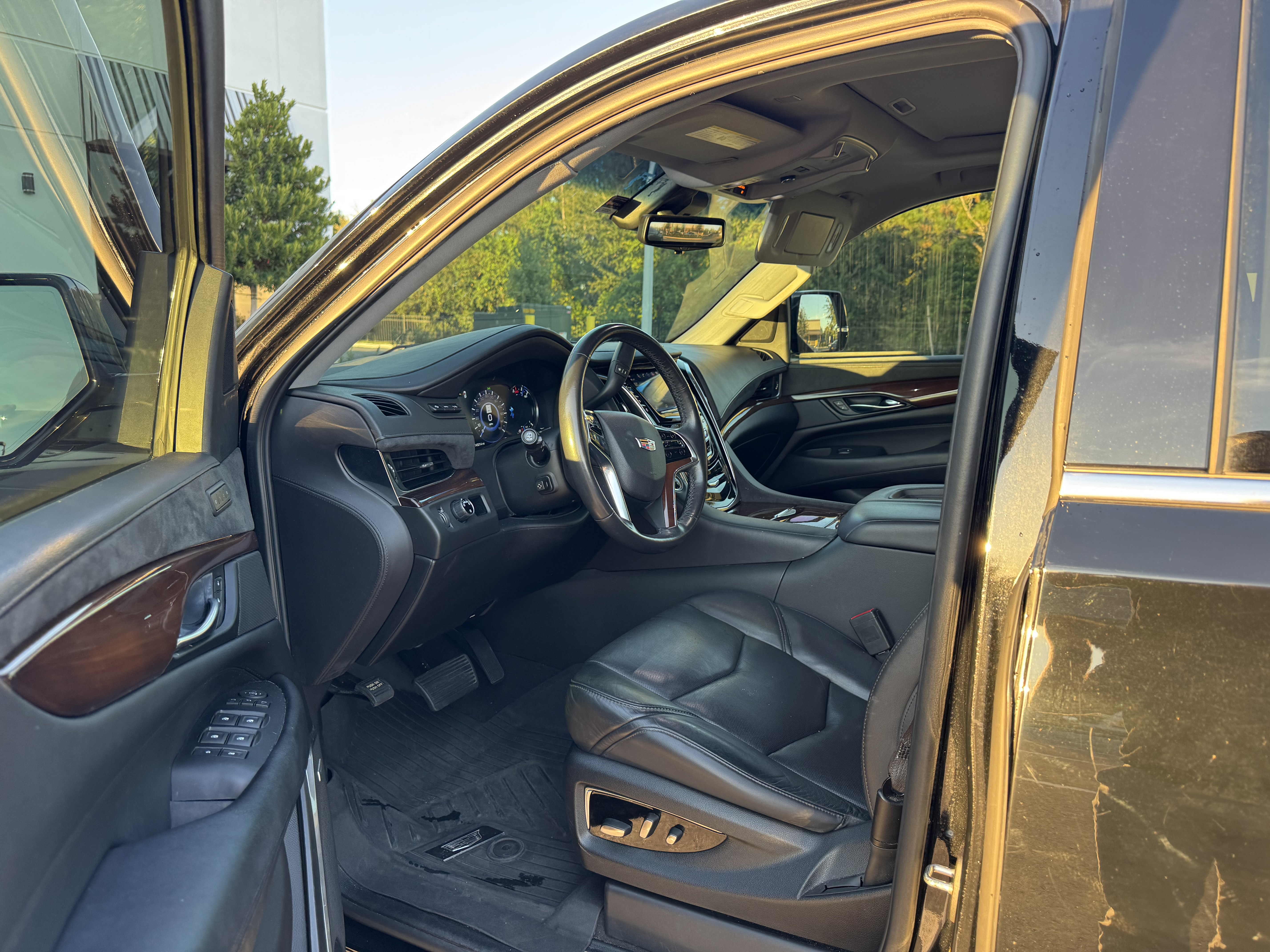 Used 2019 Cadillac Escalade Luxury RWD image 8