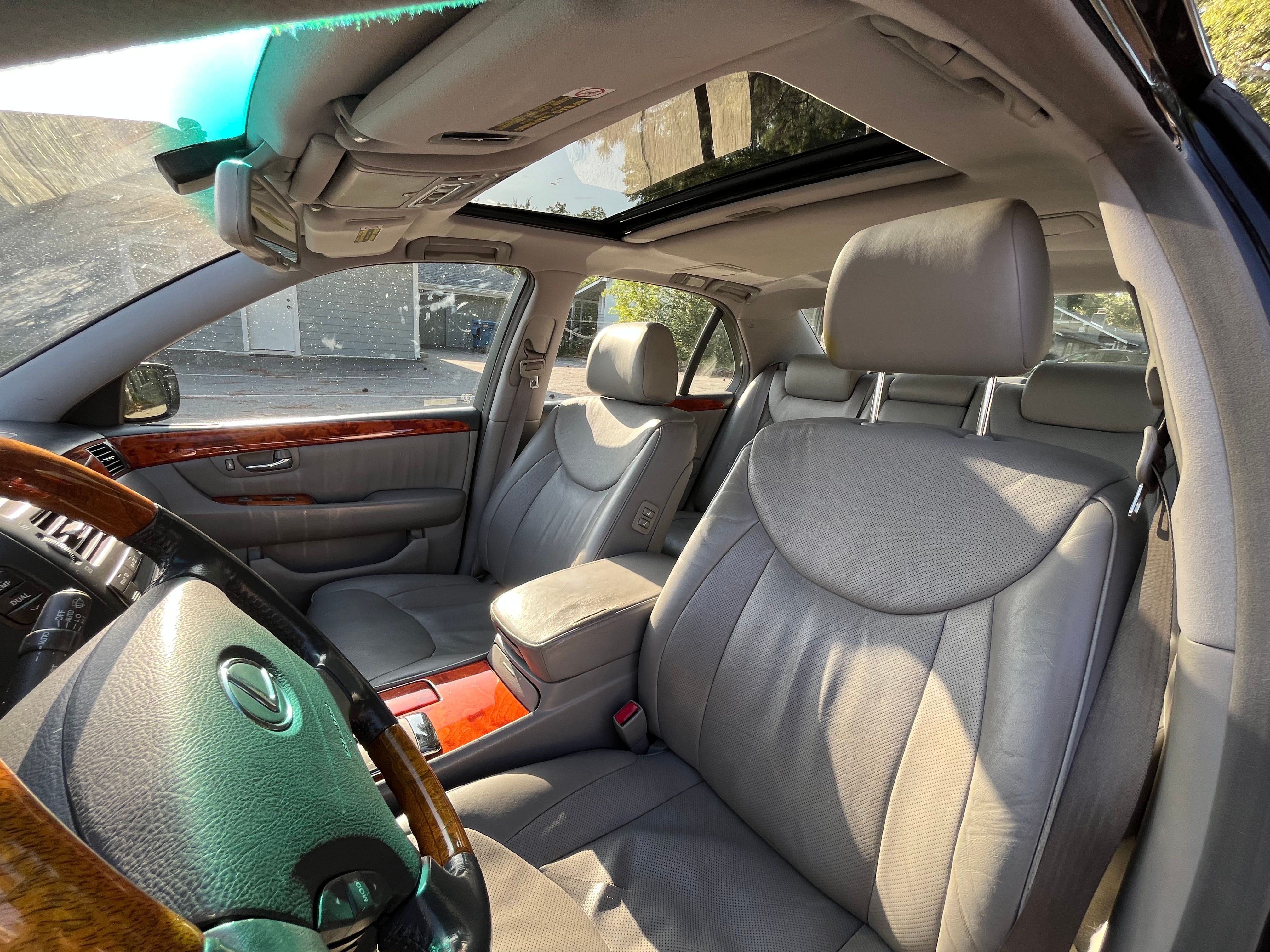 Used 2005 Lexus LS 430 RWD image 2