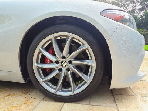 Used 2023 Alfa Romeo Giulia Sprint RWD image 11