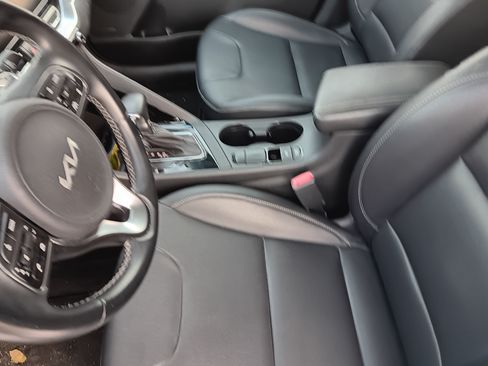 Used 2022 Kia Niro Touring Special Edition image 10