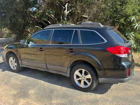 Used 2014 Subaru Outback 2.5i w/ Alloy Wheel Package AWD/4WD image 2