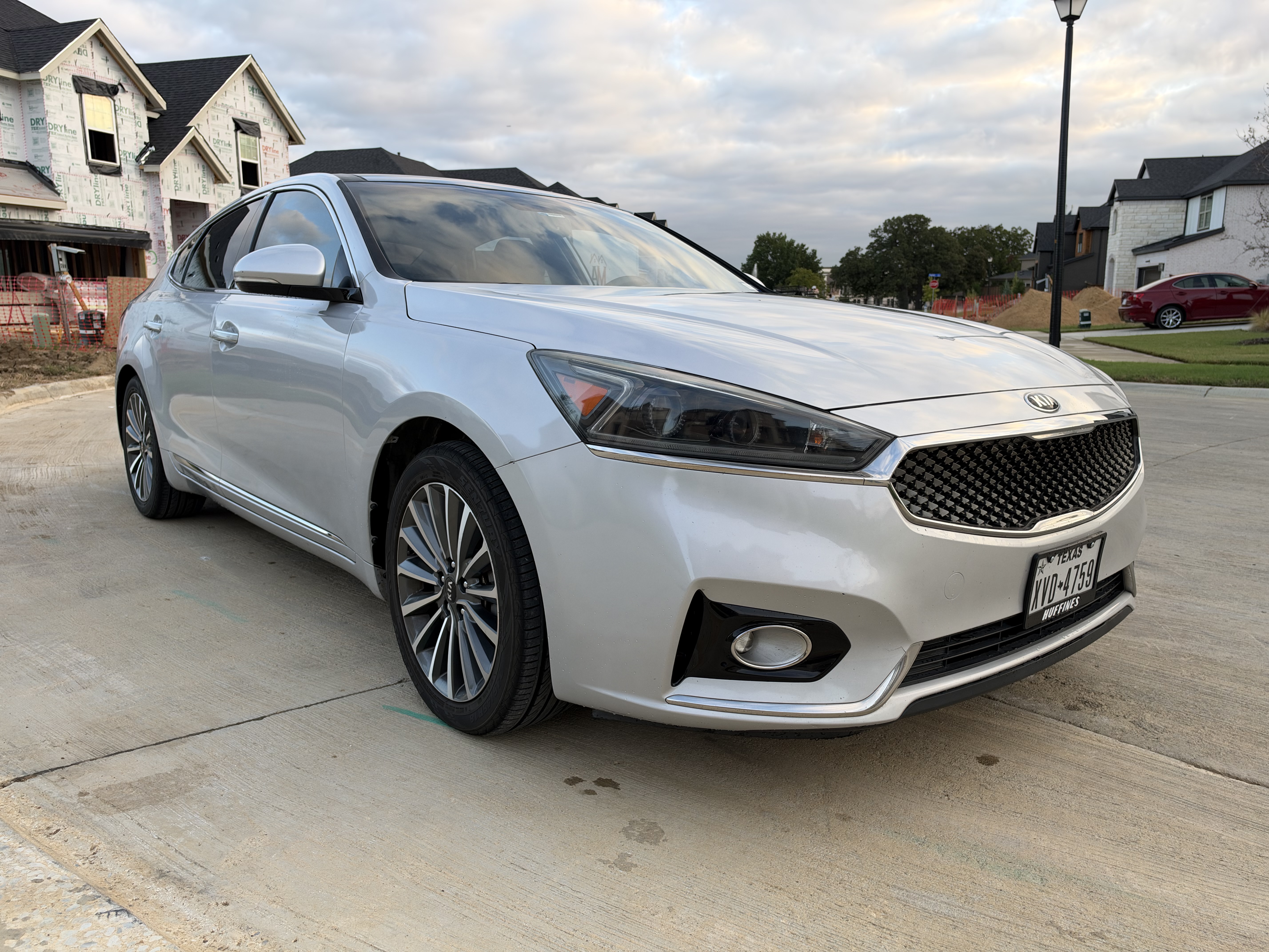 Used 2017 Kia Cadenza Premium w/ Luxury Package FWD image 8