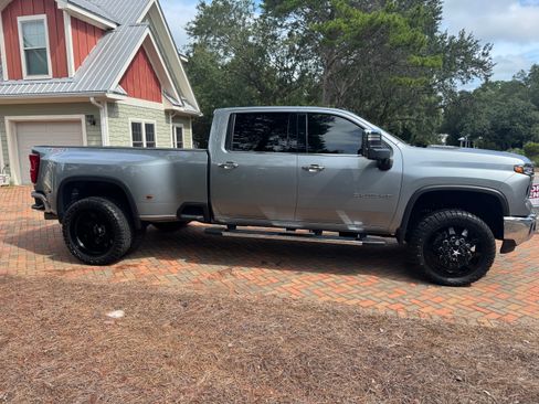 Used 2024 Chevrolet Silverado 3500 LTZ w/ LTZ Plus Package image 5