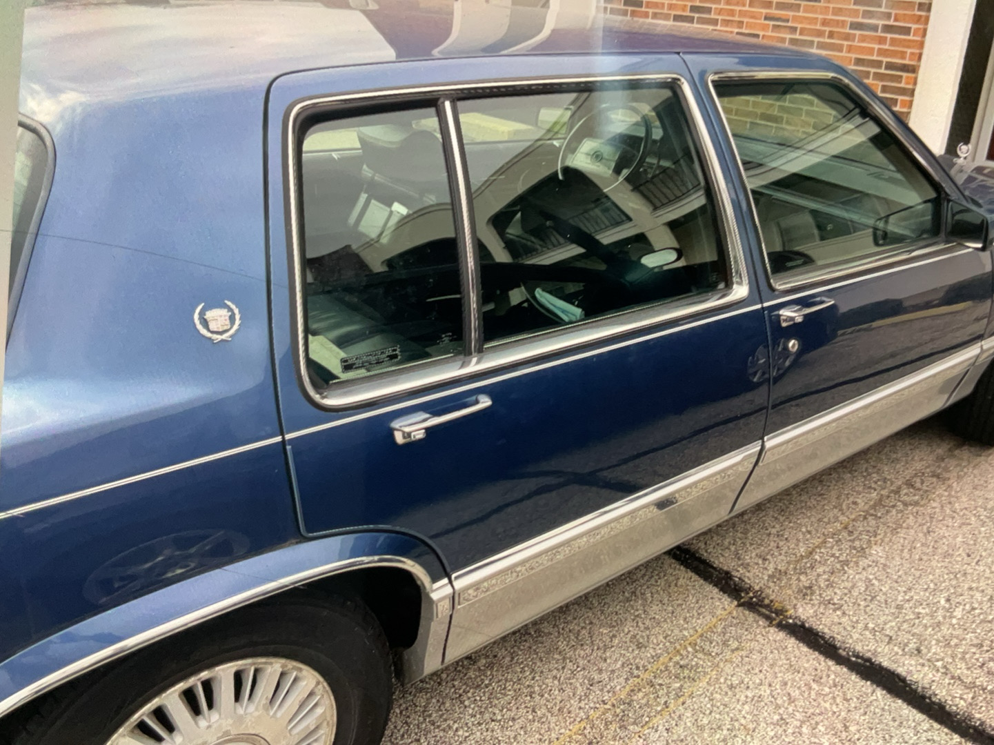 Used 1992 Cadillac De Ville Sedan FWD image 1
