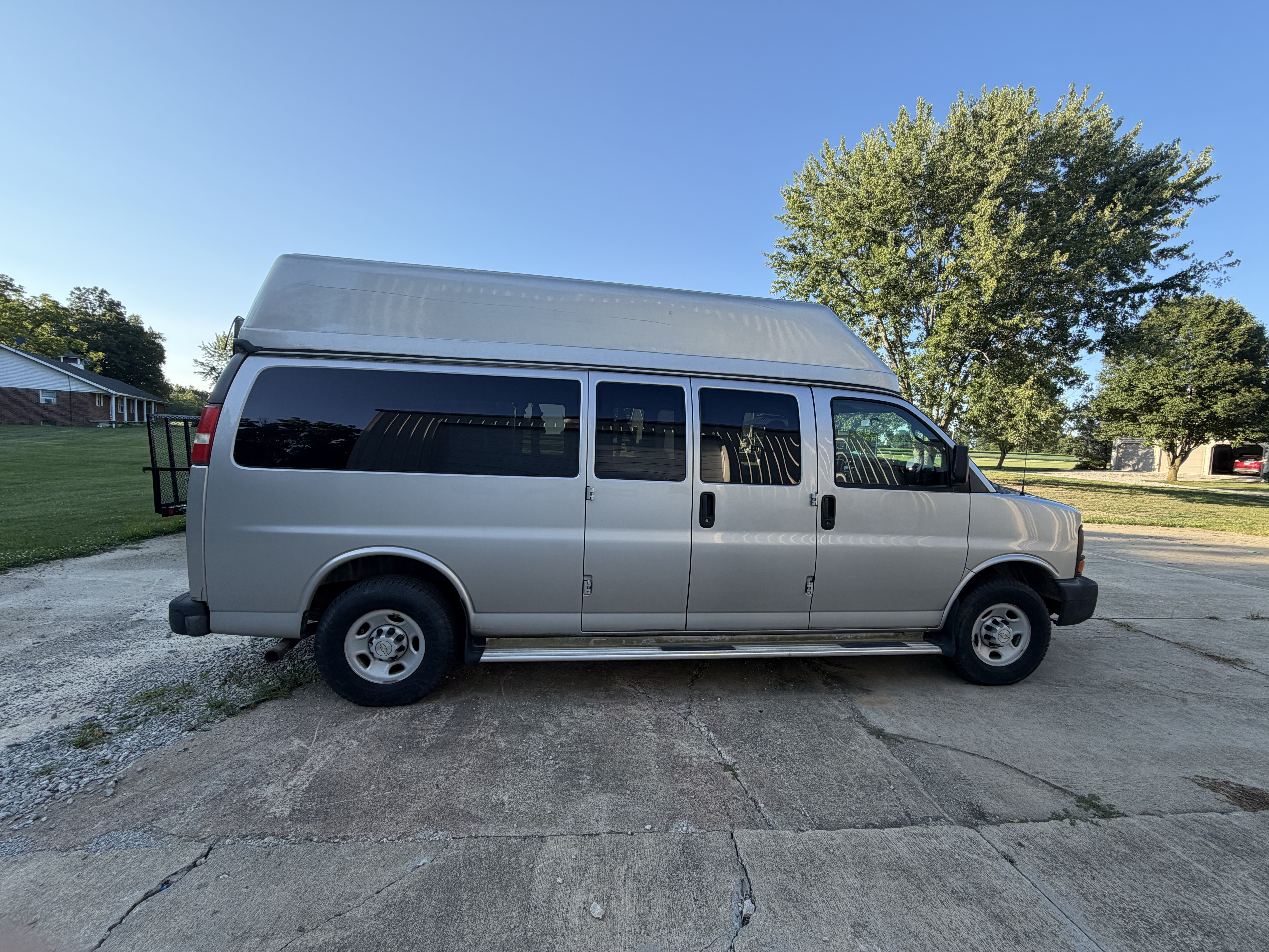 Used 2009 Chevrolet Express 3500 Extended Passenger RWD image 8