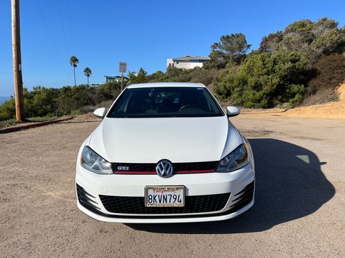 Used 2016 Volkswagen GTI S image 8