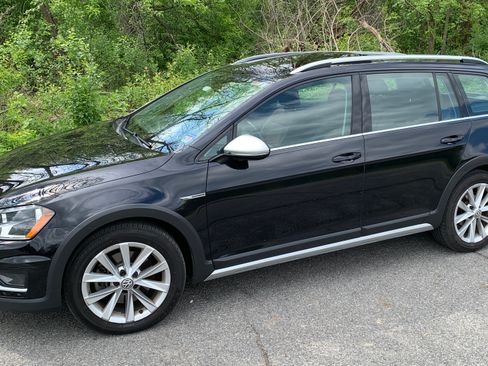 Used 2017 Volkswagen Golf Alltrack SE AWD/4WD image 1