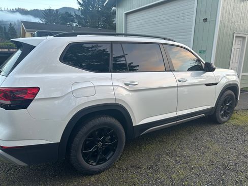 Used 2024 Volkswagen Atlas Peak Edition SEL image 8