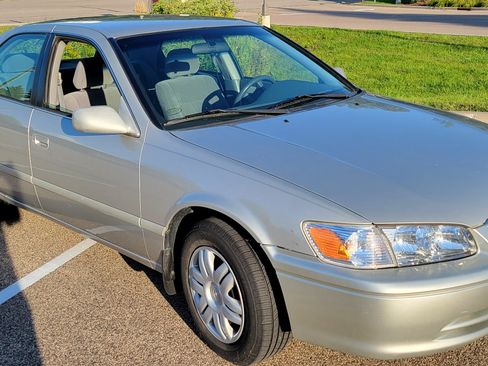 Used 2001 Toyota Camry CE image 2
