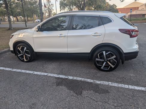 Used 2022 Nissan Rogue Sport SL image 5