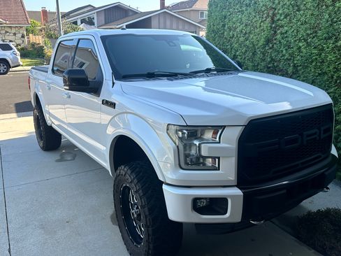 Used 2015 Ford F150 Platinum w/ Equipment Group 701A Luxury AWD/4WD image 8