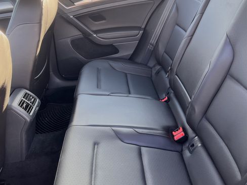 Used 2015 Volkswagen Golf TDI S image 11