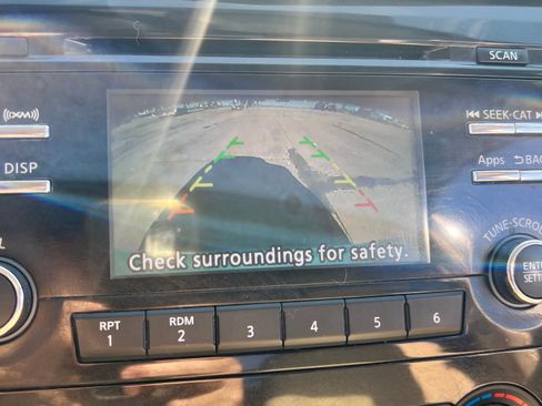 Used 2016 Nissan Rogue S image 11