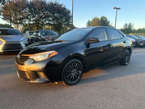 Used 2016 Toyota Corolla LE image 1