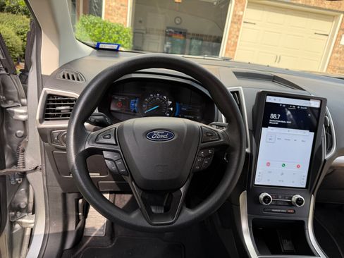 Used 2024 Ford Edge SE image 13