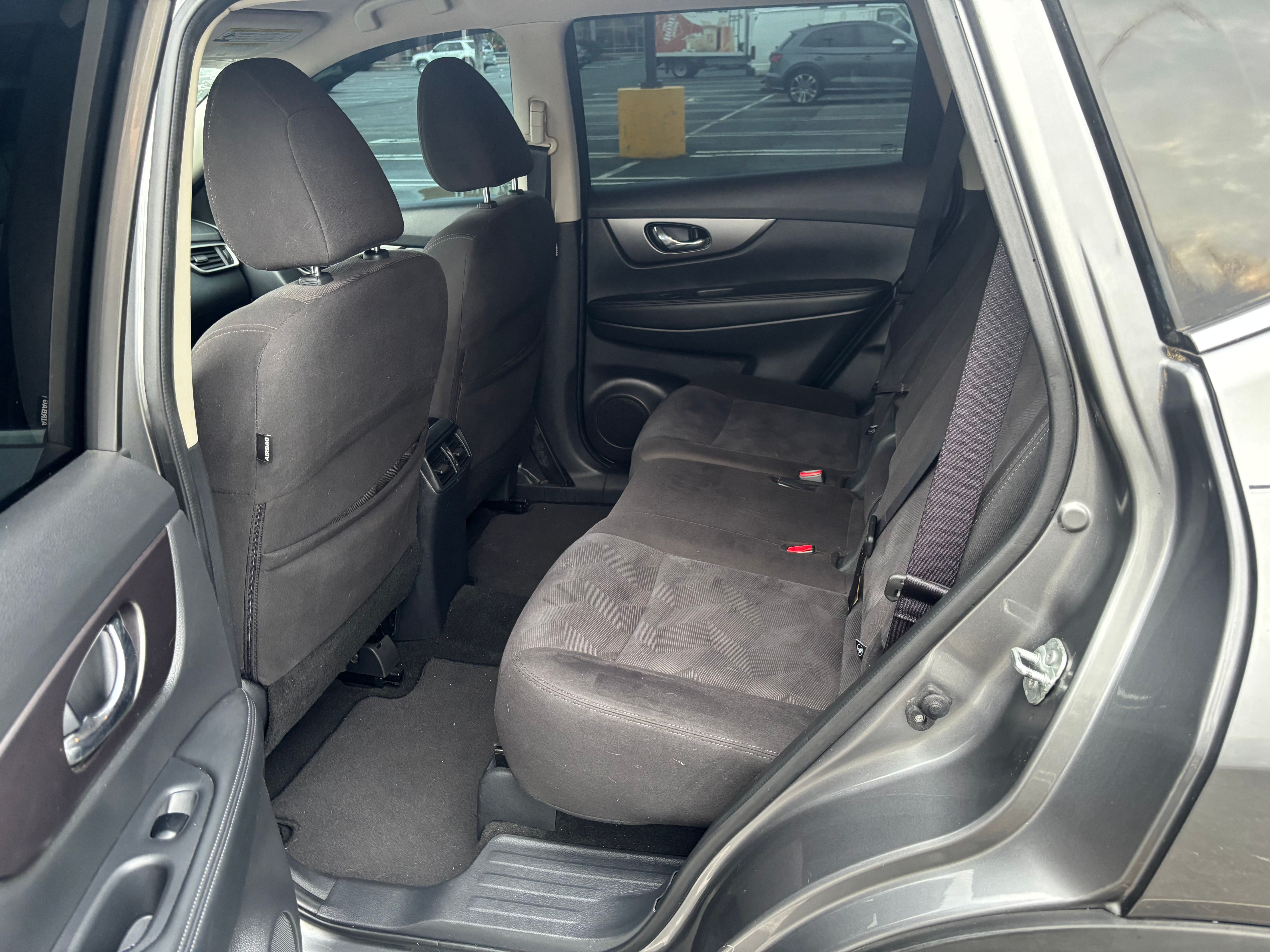 Used 2016 Nissan Rogue SV AWD/4WD image 28