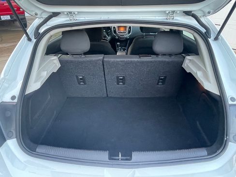 Used 2017 Chevrolet Cruze LT w/ Convenience Package FWD image 10
