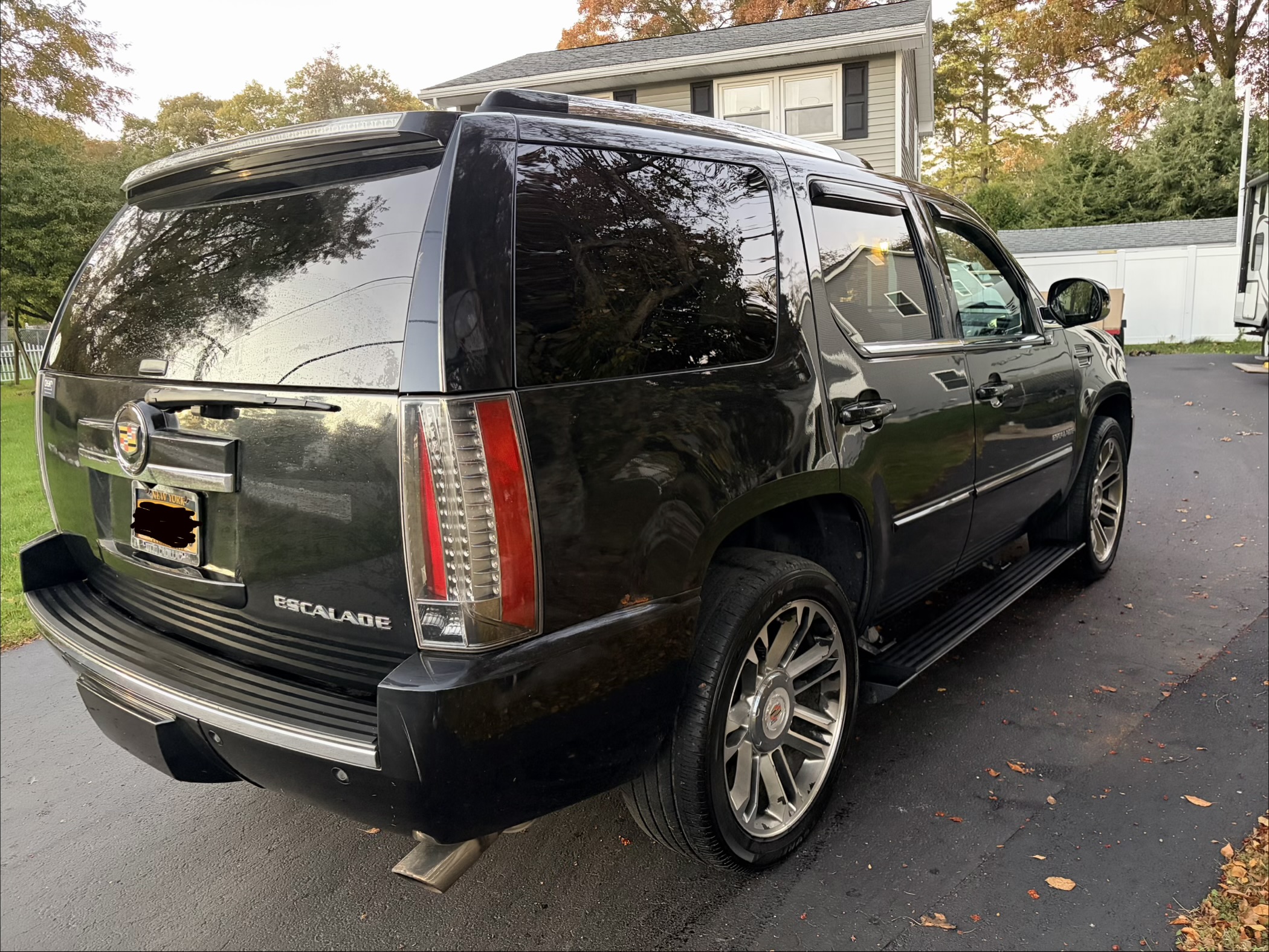 Used 2013 Cadillac Escalade Premium AWD/4WD image 5