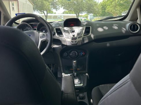 Used 2012 Ford Fiesta SE FWD image 11