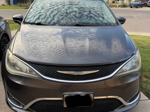 Used 2017 Chrysler Pacifica Touring-L FWD image 14
