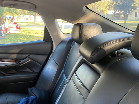 Used 2014 INFINITI Q70 3.7 w/ Premium Package image 4