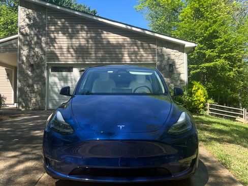Used 2024 Tesla Model Y Performance image 5